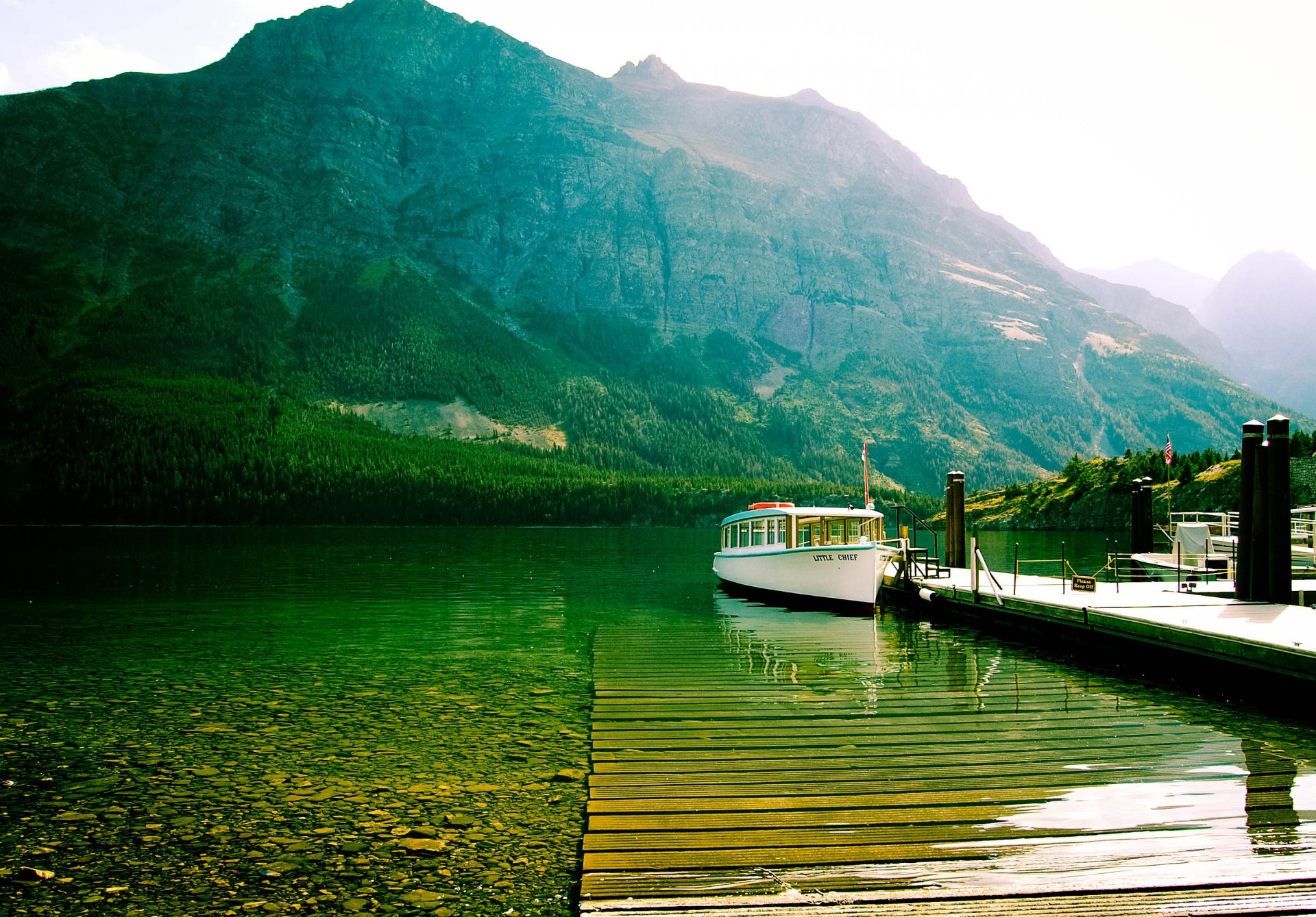 lac de montagne quai bateau lac st mary parc national glacier