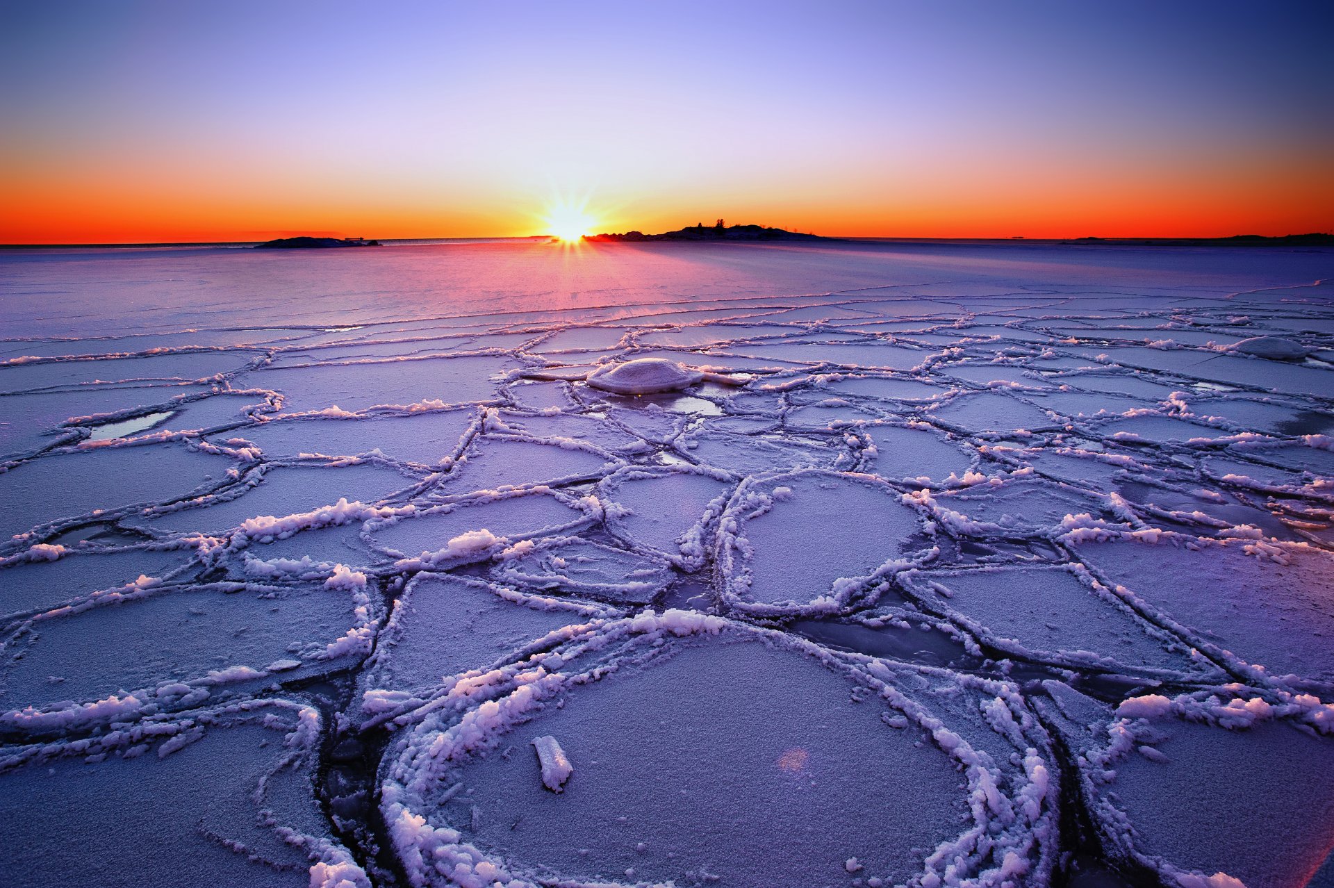 unset sun rays sky winter lake