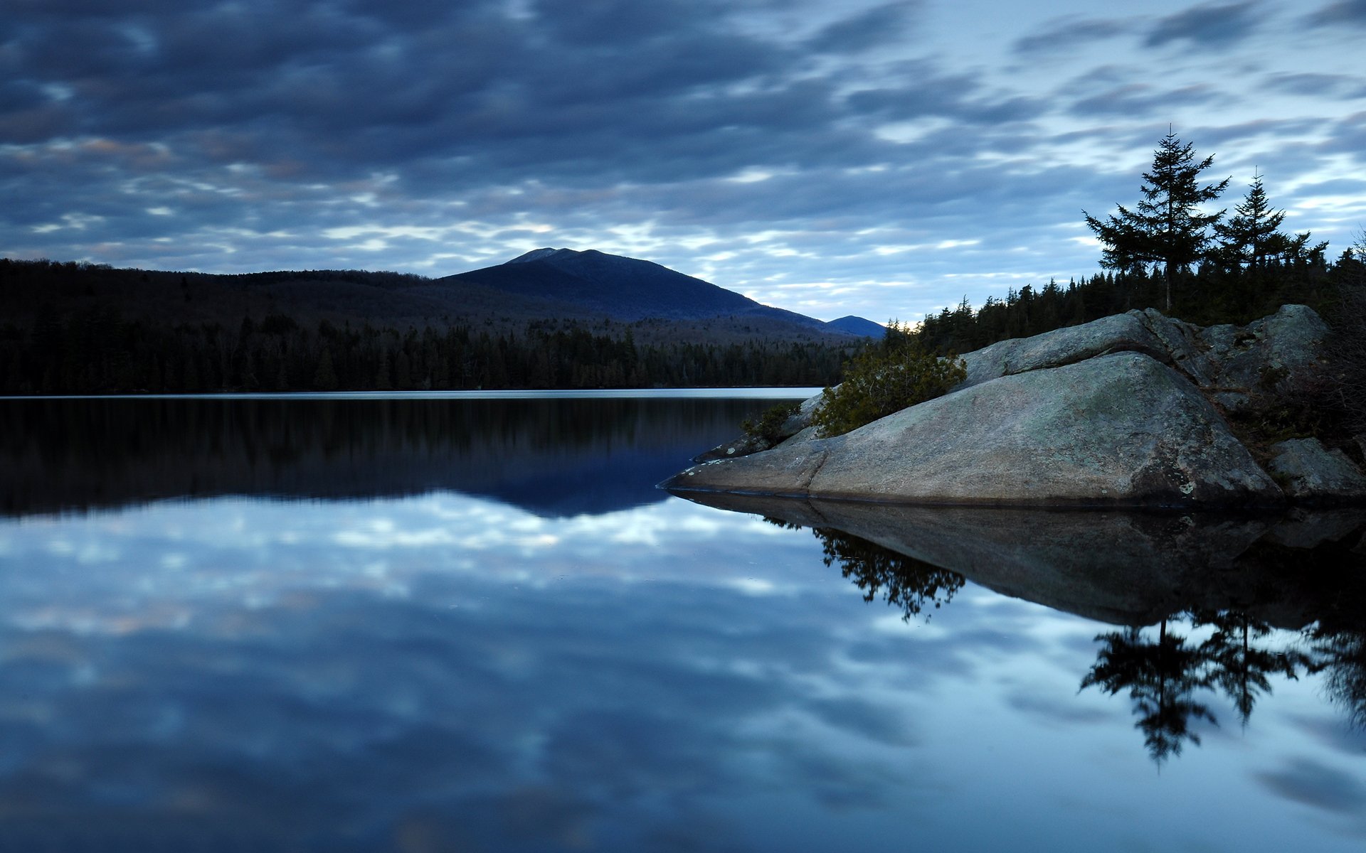 cielo nubes lago reflexión bosque montañas piedras