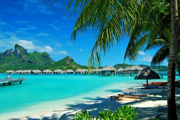 Îles GA Hawaii. Maisons de plage sur la plage