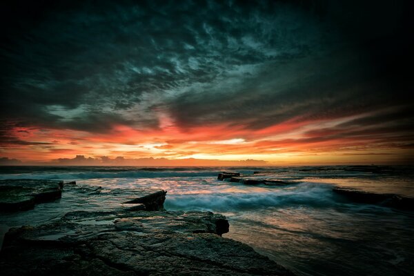 Elegante puesta de sol del mar