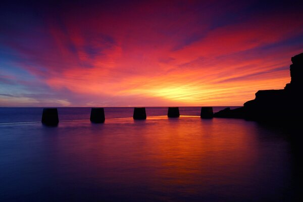 Por la noche, el mar, especialmente en la puesta de sol se ve fascinante