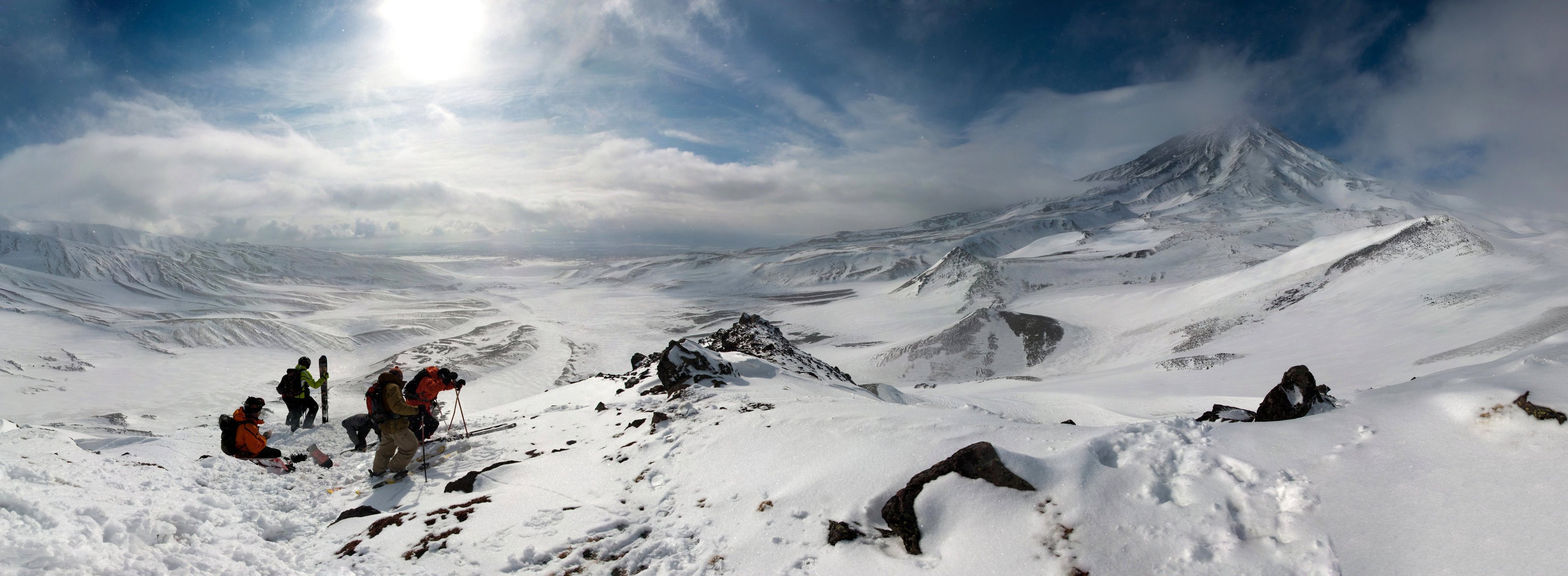 landscape mountains skiers snowboarders panorama recreation sports sun clouds snow descent nature large size wallpaper