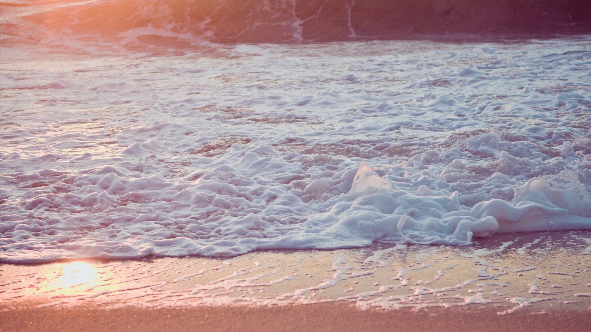 landschaft meer wasser ozean wellen schaum strand ufer sand sonne strahlen stimmung hintergrundbilder