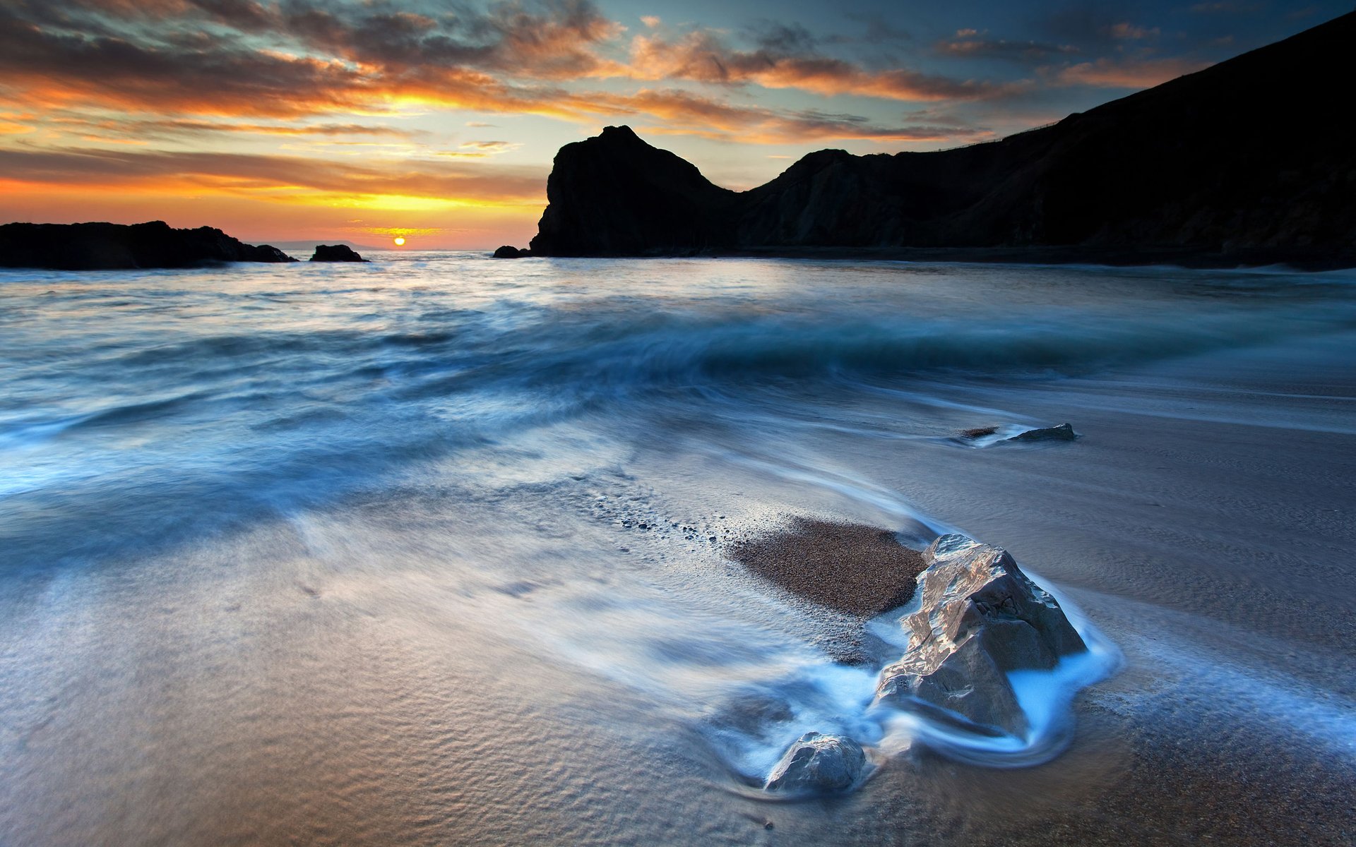 schöne landschaft auf ihrem desktop naturwasser meer ozean küste küste stein steine sand felsen felsen sonnenuntergänge himmel himmel