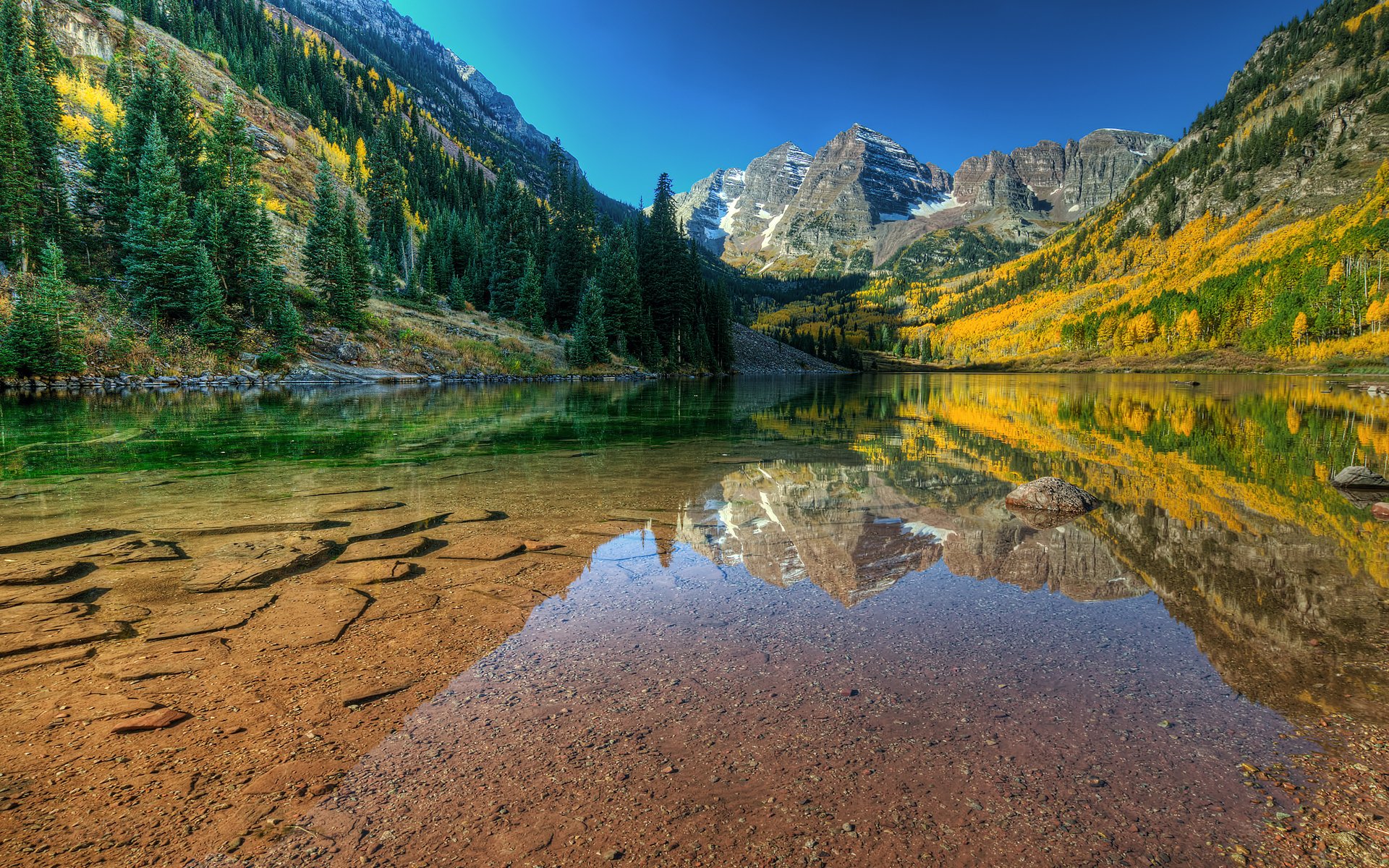 montagna lago acqua trasparenza pietre autunno