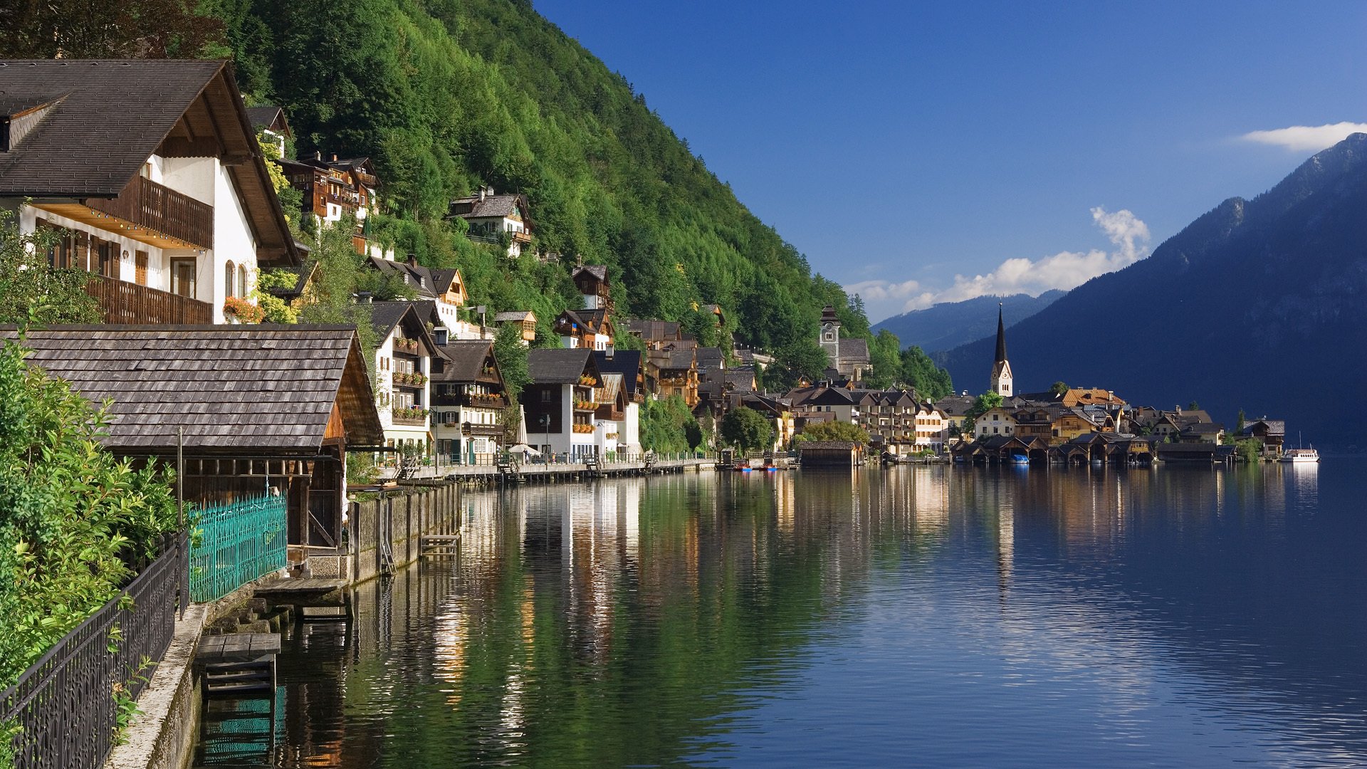 hallstat salzkammergut río austria hallstat ciudad lago paisaje colinas montañas bosques naturaleza casas