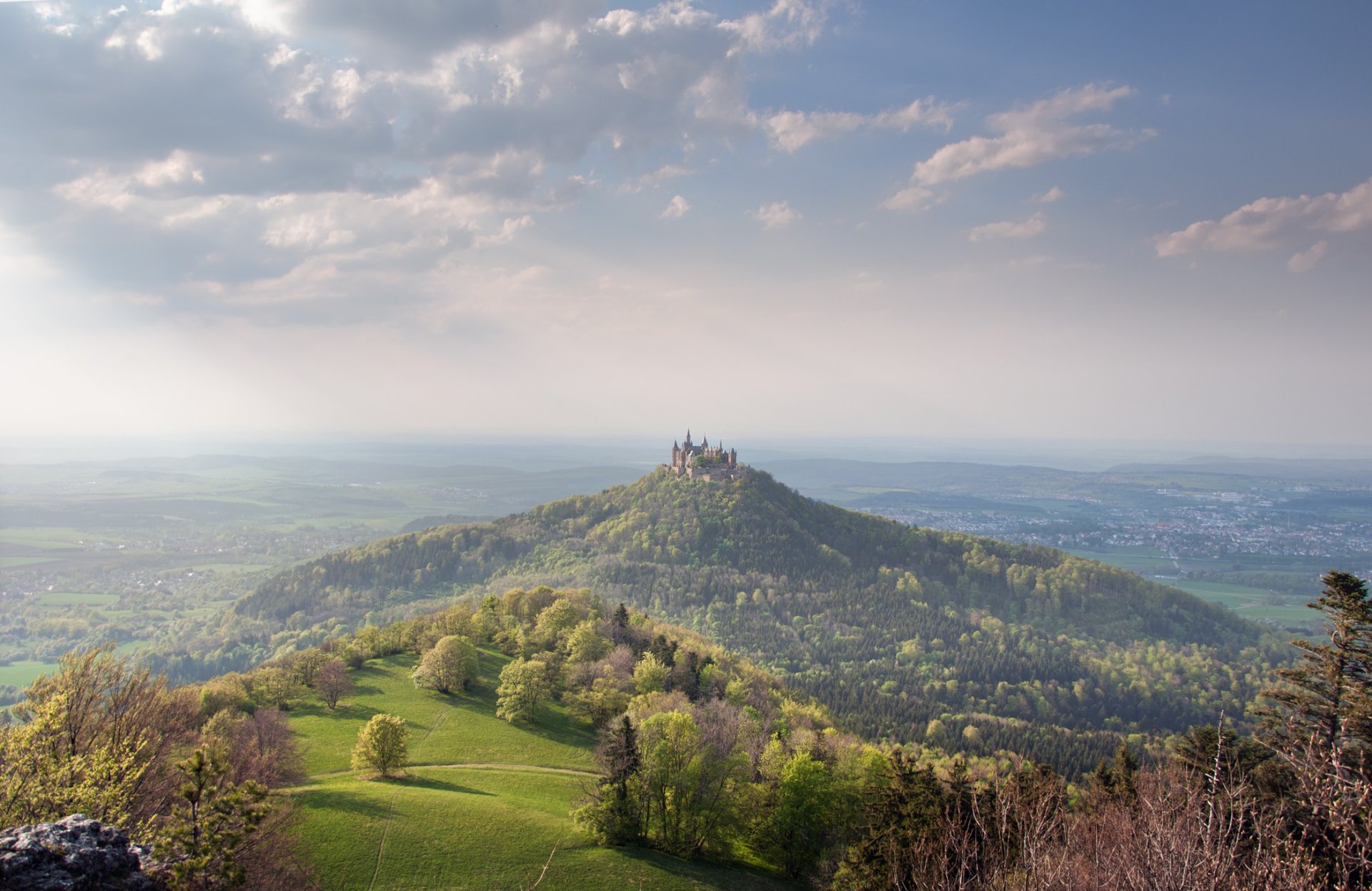 berg schloss avalon tal wald