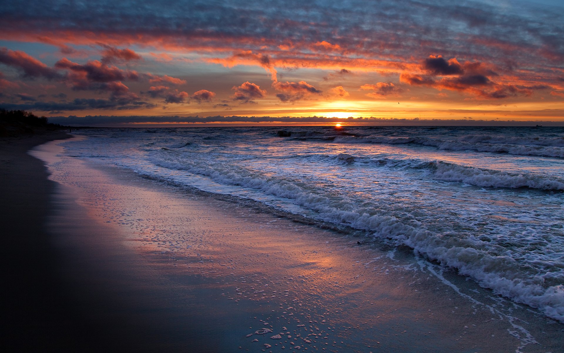 mer vagues eau côte sable plage soleil coucher de soleil ciel nuages paysage