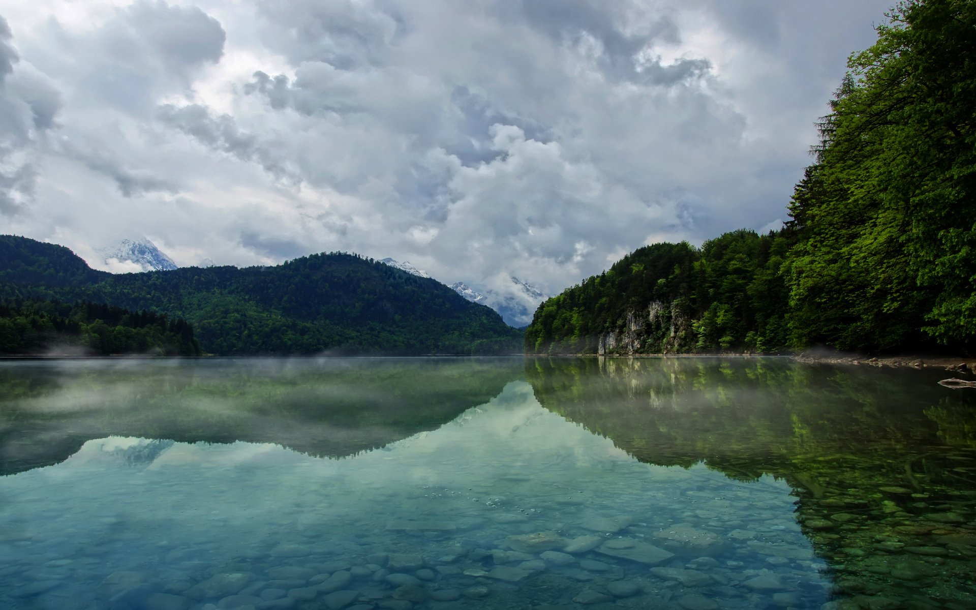 landschaft natur fluss see wasser fluss see baum wald bäume himmel wolken nebel dunst berg berge