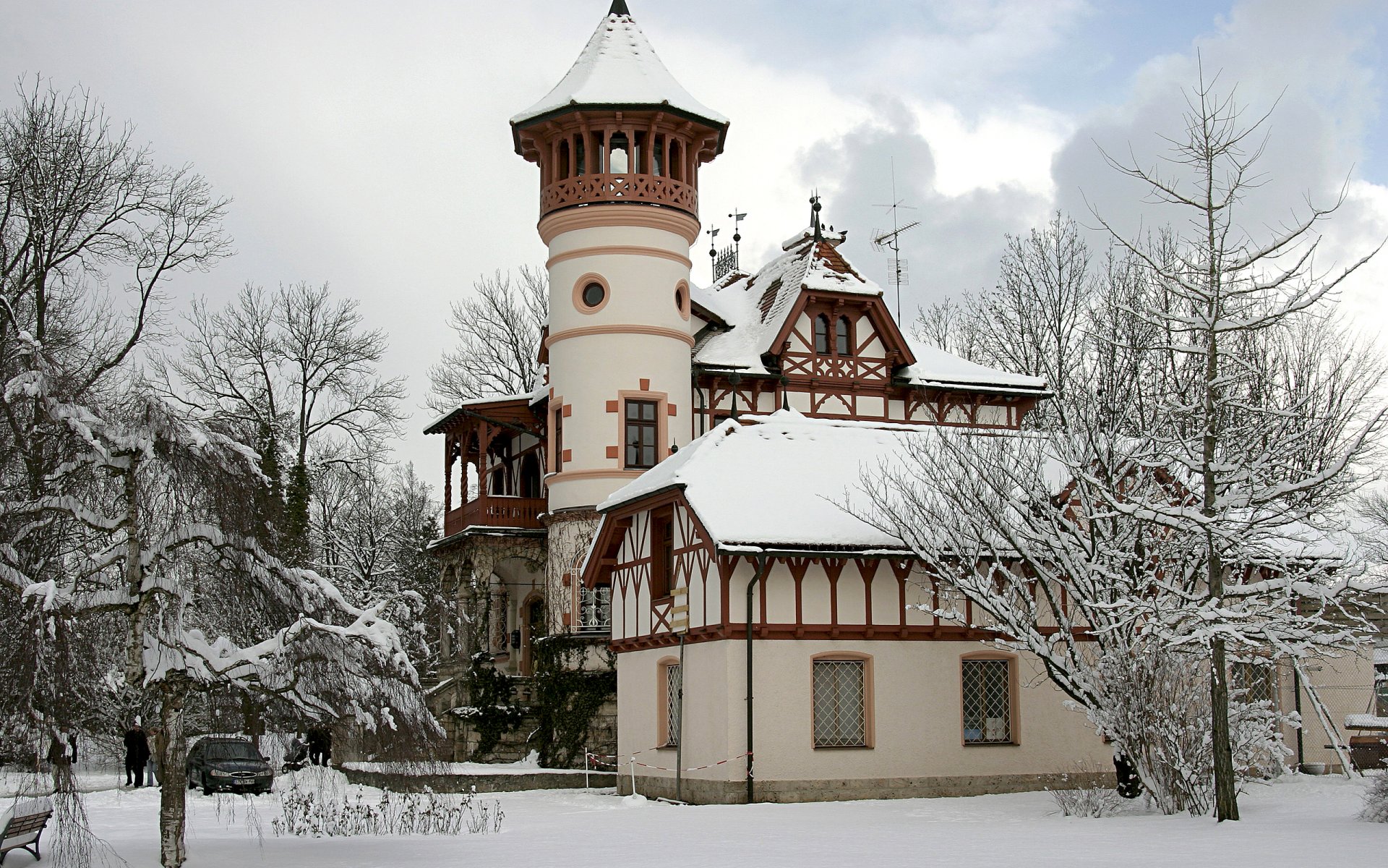 castello inverno neve auto alberi