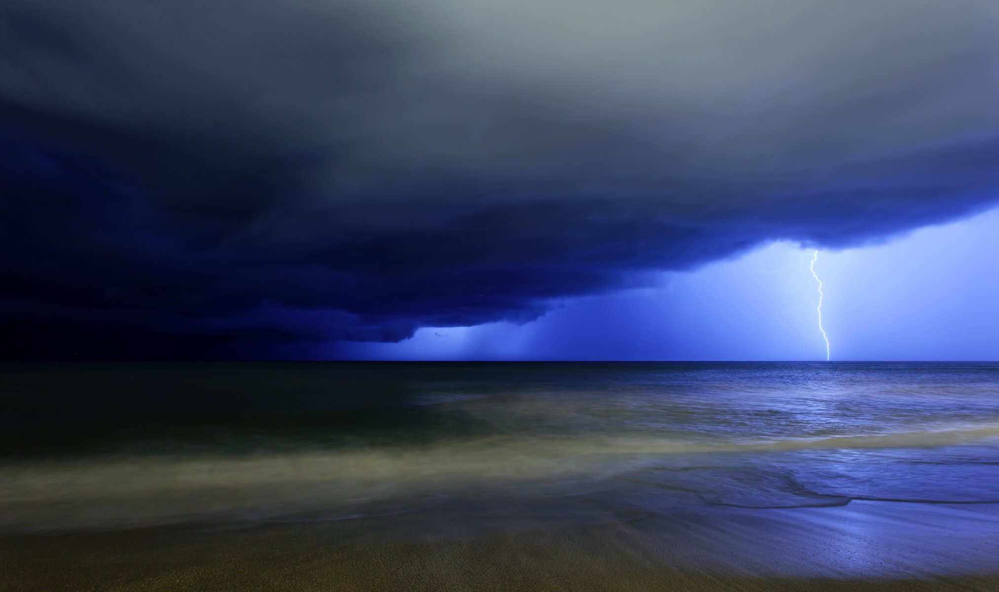 mar nube cyclone tormenta relámpago