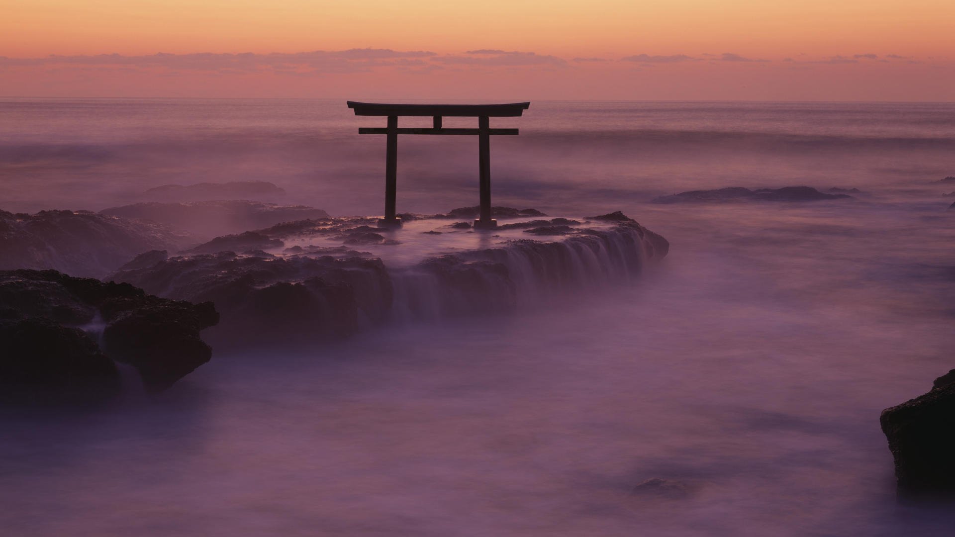 japonia brama skały mgła morze