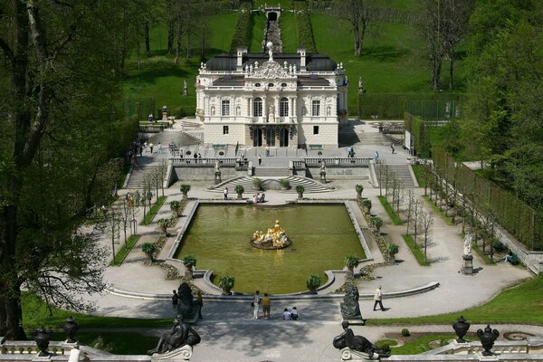 Fontana al Castello di Linderhof in Baviera