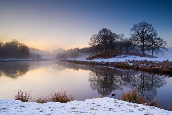 Matin d hiver, brouillard sur la rivière