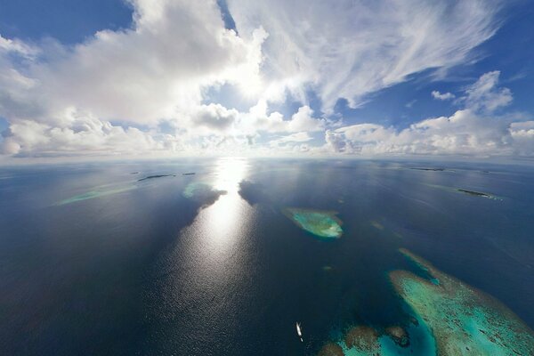 The horizon where the sky and the ocean converge