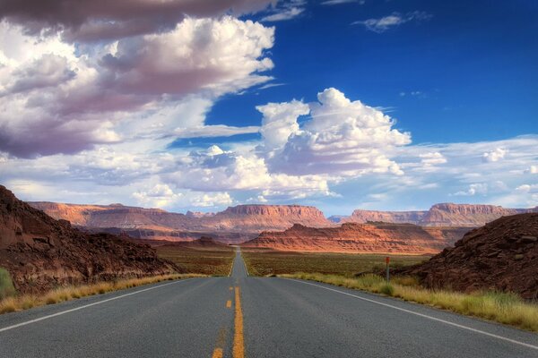 The road leading to the mountains