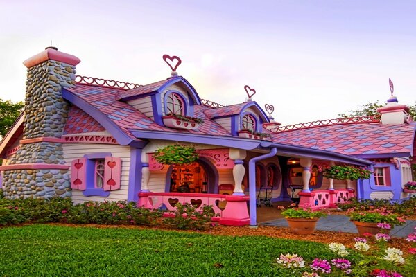 Розовый детский сказочный домик