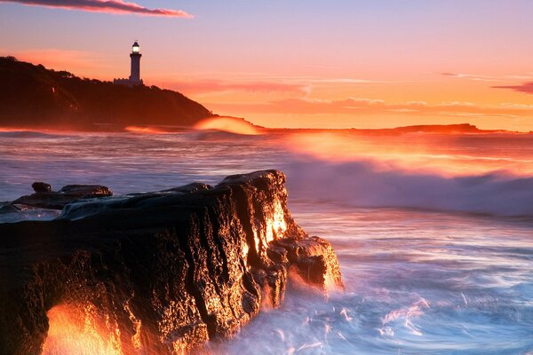 Phare au bord de la mer