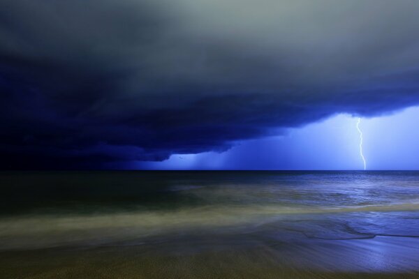 Impending thunderstorm over the sea