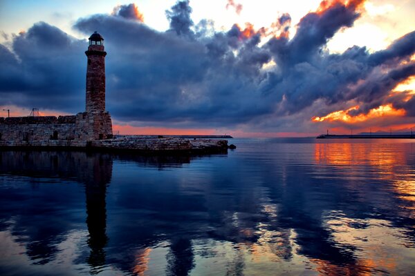 Puesta de sol en el faro de goresonte