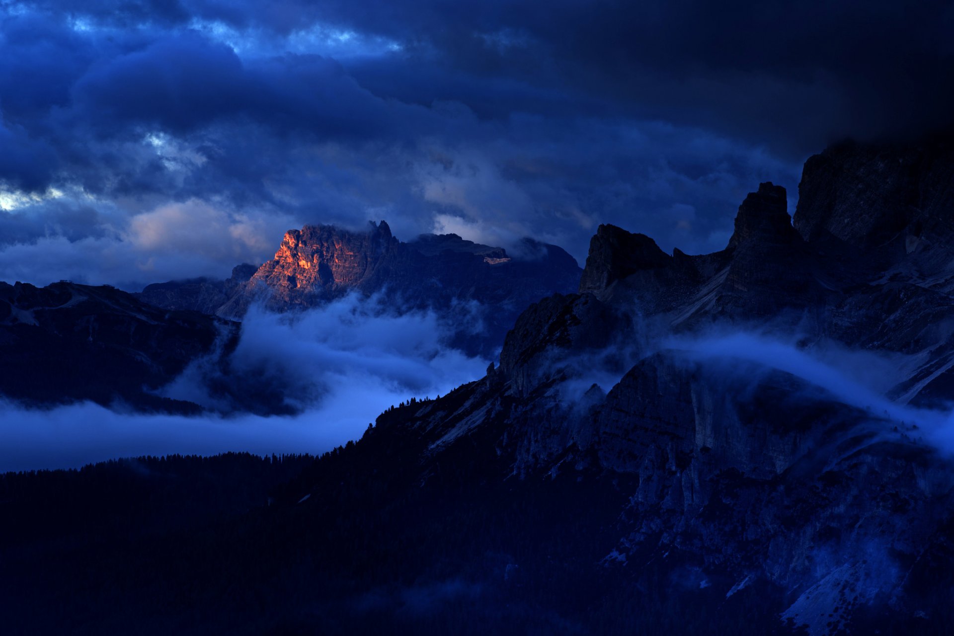 italy dolomites morning light peaks mountain rock