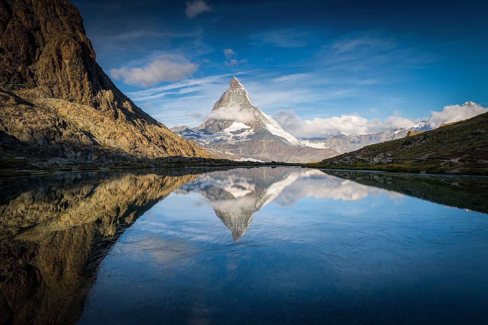 alpes cumbre del matterhorn lago reflexión