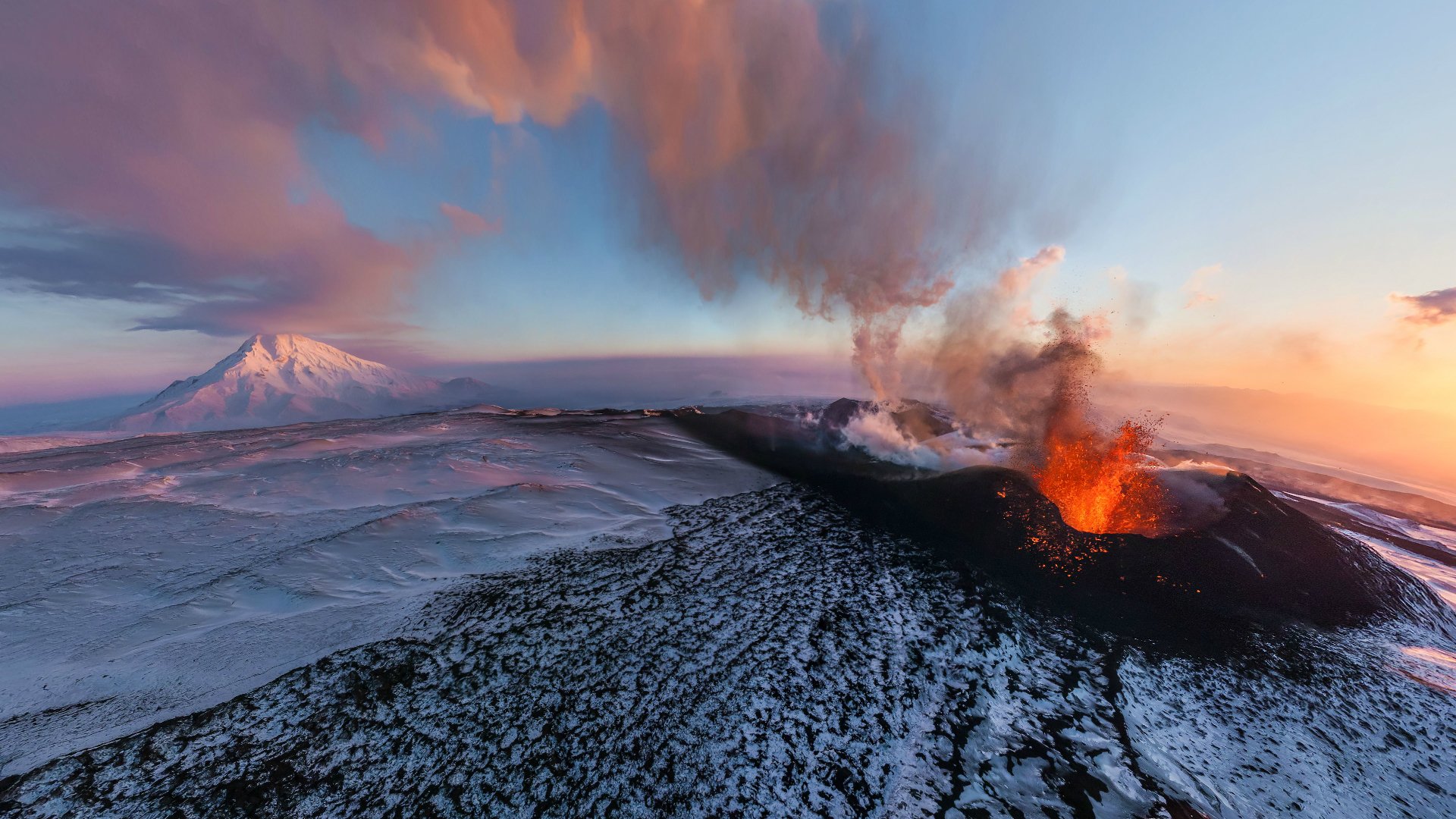 montañas volcán cráter erupción cielo nubes