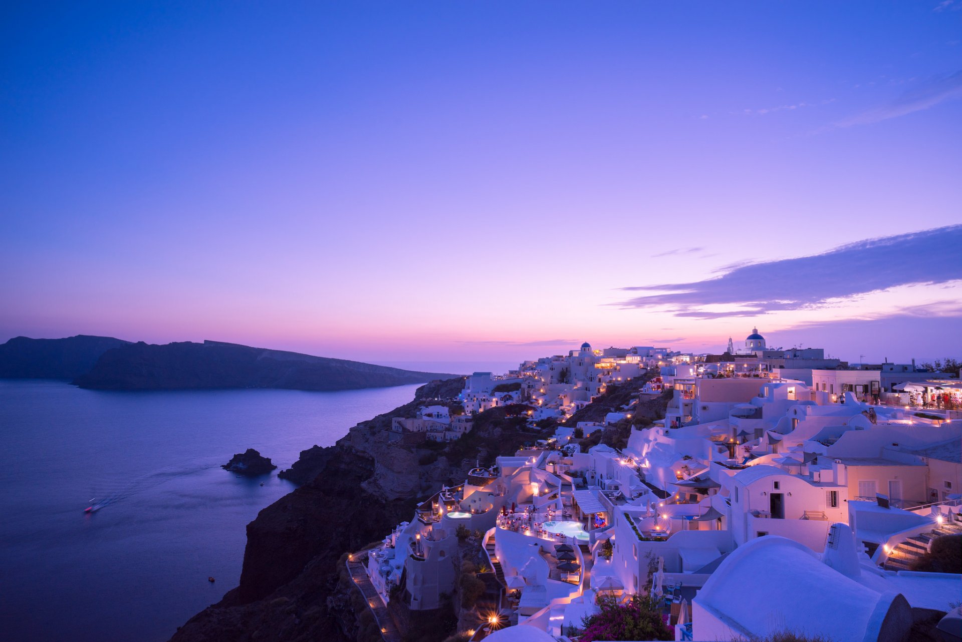 grèce santorin île de tyr soirée maisons lumières mer coucher de soleil