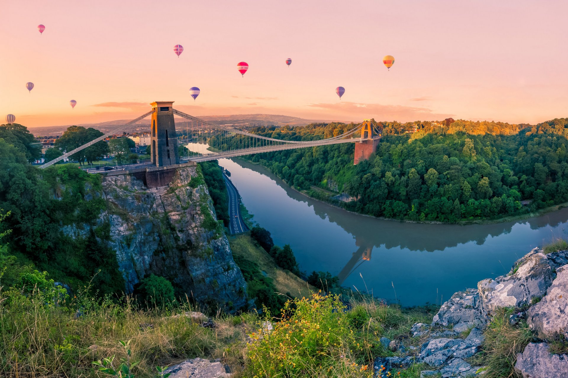 cielo río rocas bosque árboles puente globo