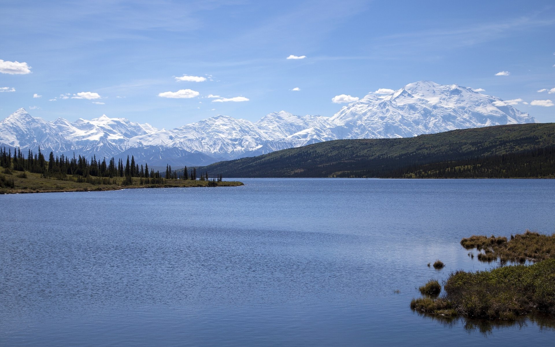 lago wonder parque nacional denali alaska cordillera de alaska lago wonder montañas superficie de agua