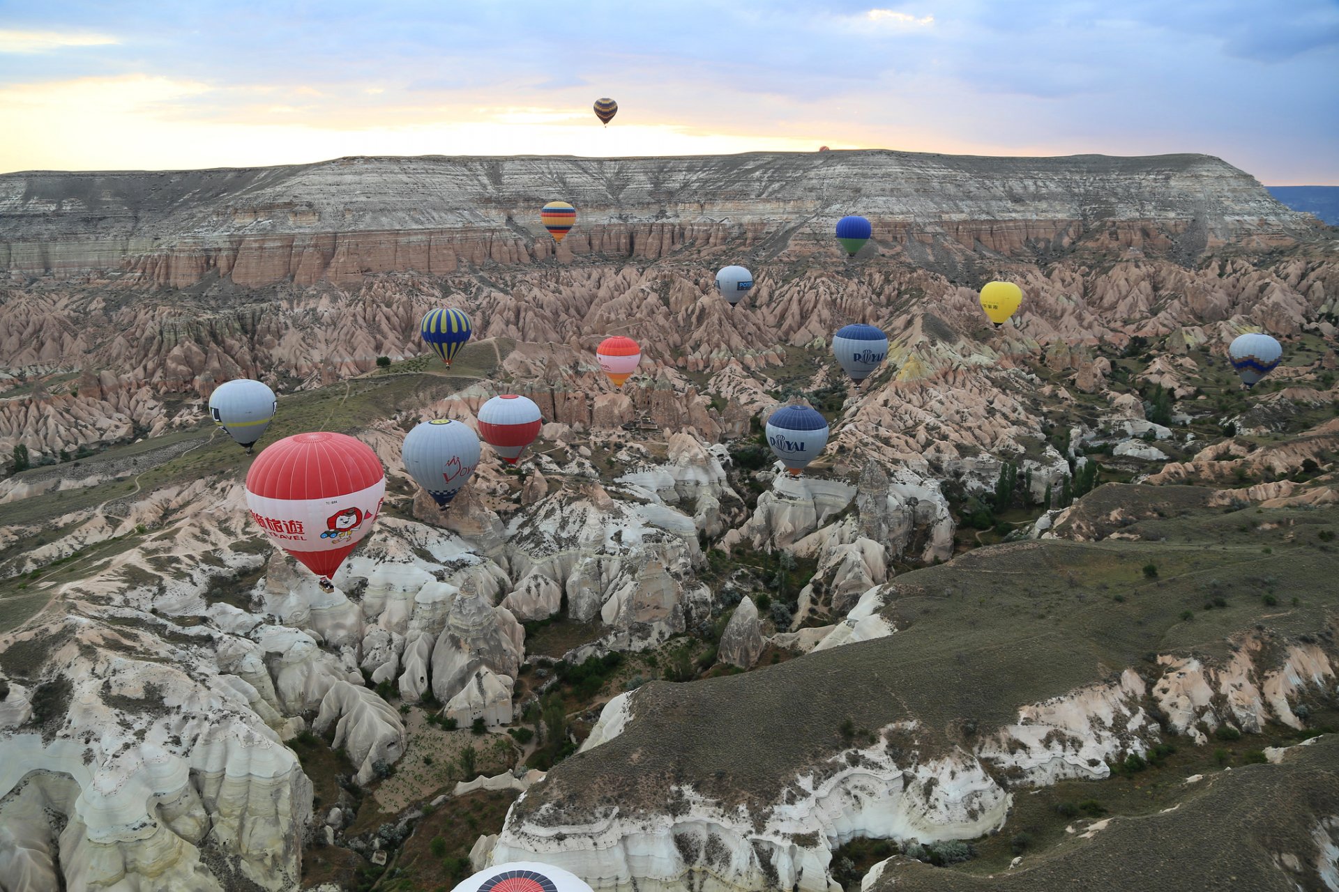 turchia cappadocia cielo nuvole montagne altopiano pallone