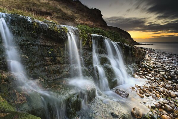 Cascadas en la costa jurásica