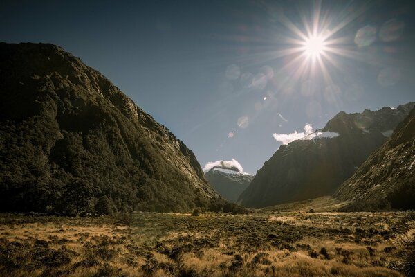 A valley framed by the sun, a magical beautiful valley, light and a beautiful valley, magical mountains at dawn