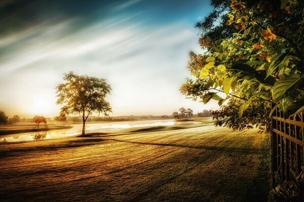 Die Landschaft ist das erste Licht des Tages