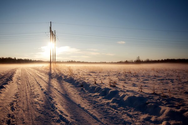 Zimowa droga pod słońcem