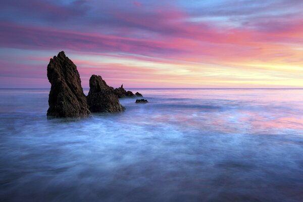 Paisaje naturaleza océano rocas, puesta de sol