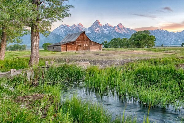 Maison en bois avec vue sur les montagnes