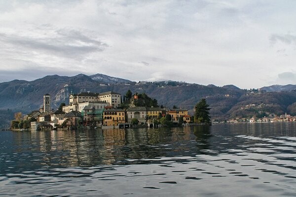 Impresionantes vistas de la isla de San Giulio