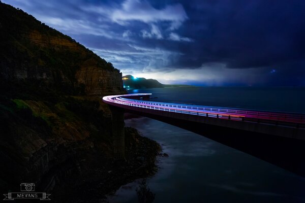 Lichter an der Cea Cliff Bridge in Australien