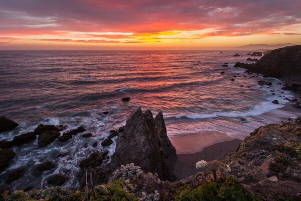 Puesta de sol en el océano Pacífico