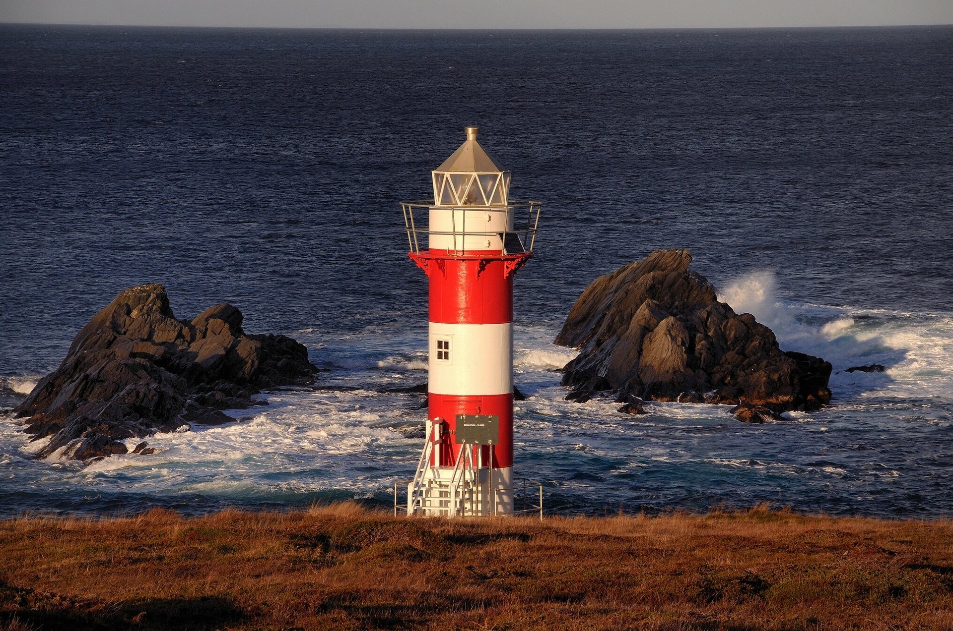 grüner leuchtturm point port de grave neufundland und labrador kanada atlantik leuchtturm küste klippen