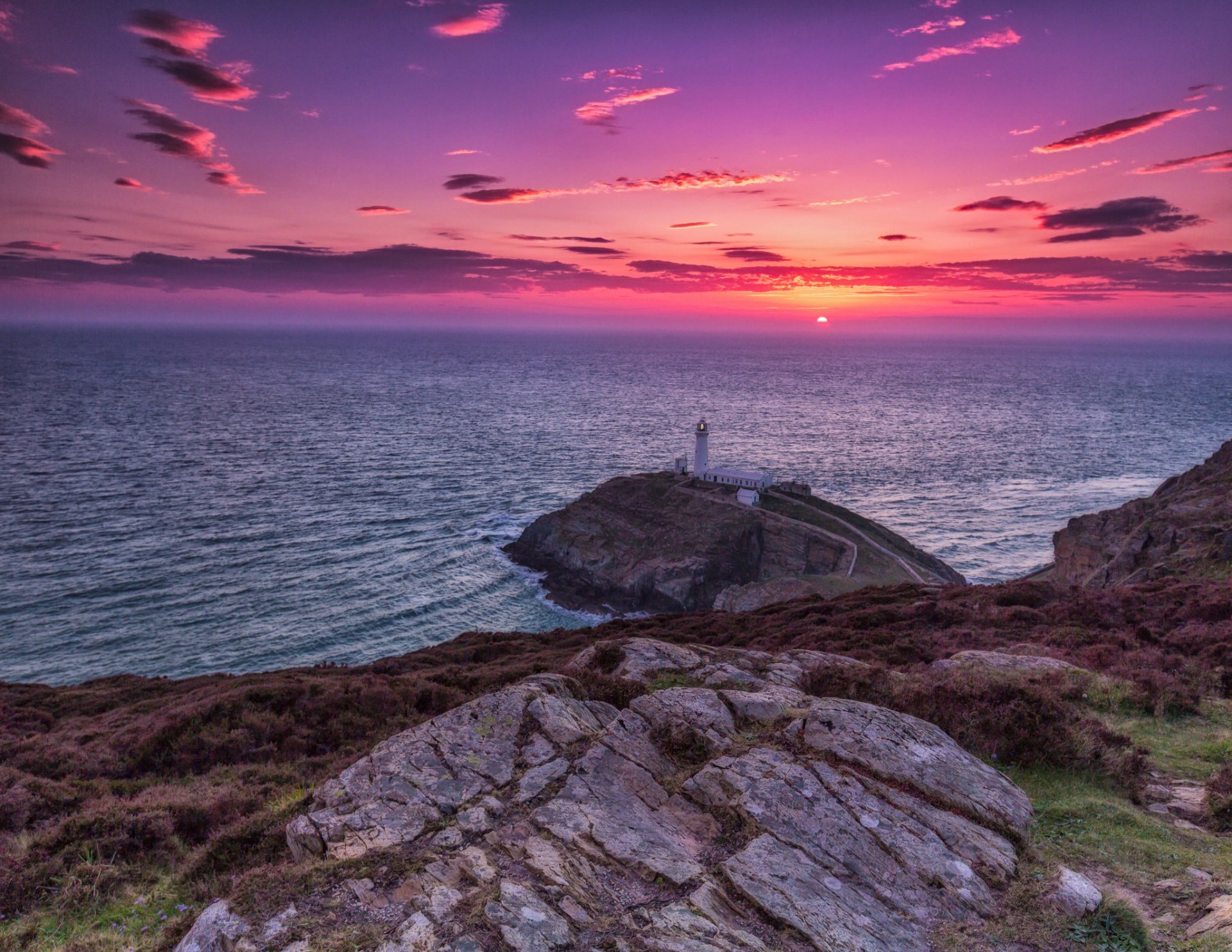 ciel nuages coucher de soleil mer côte rochers phare