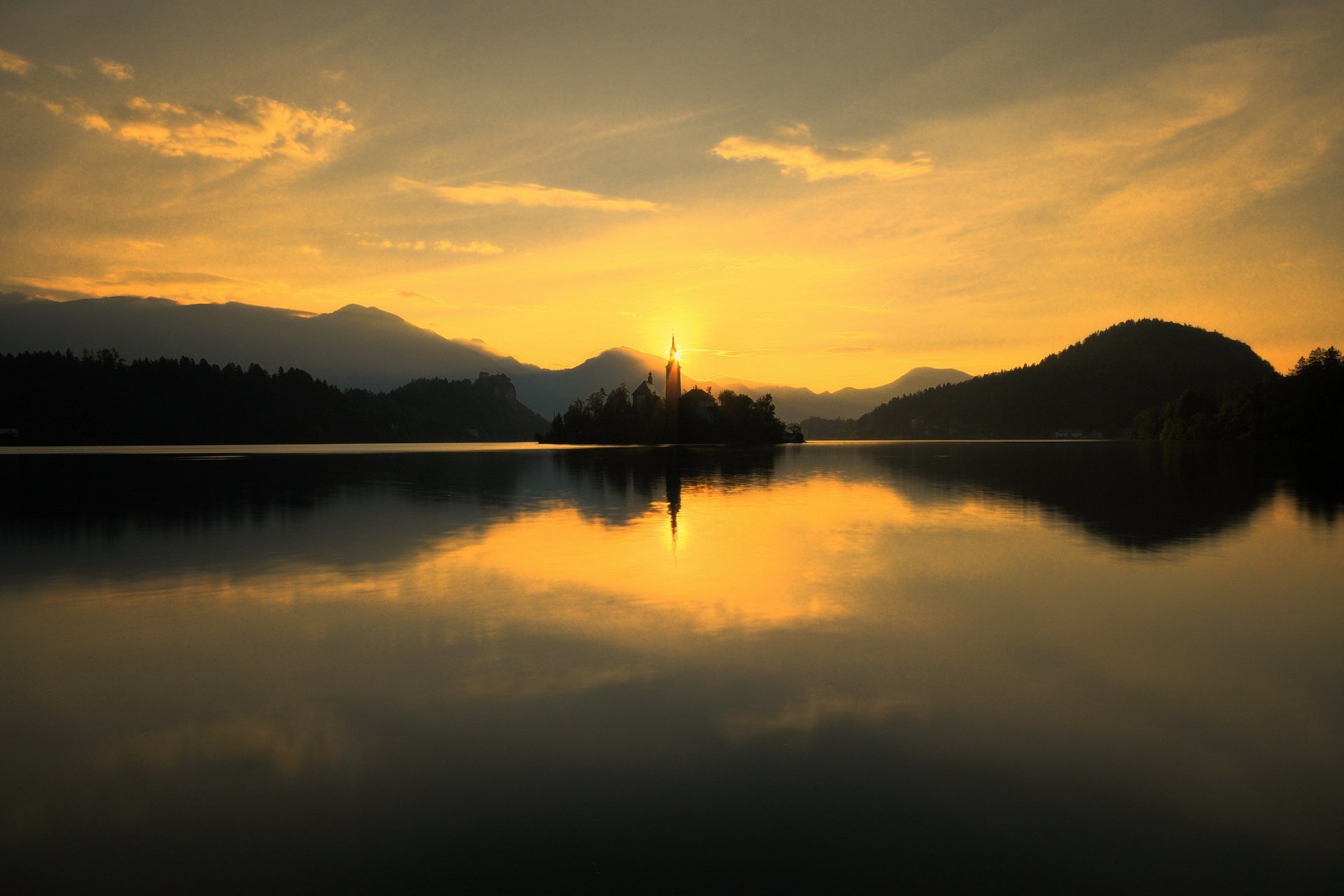 slowenien see bled kirche morgendämmerung