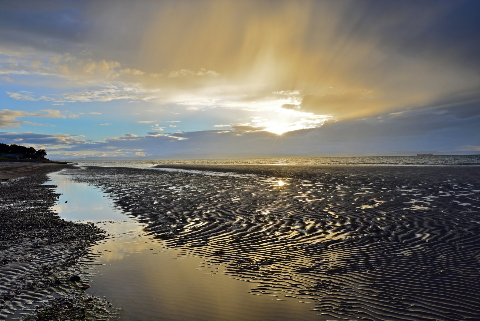 ea beach clouds sun rays night