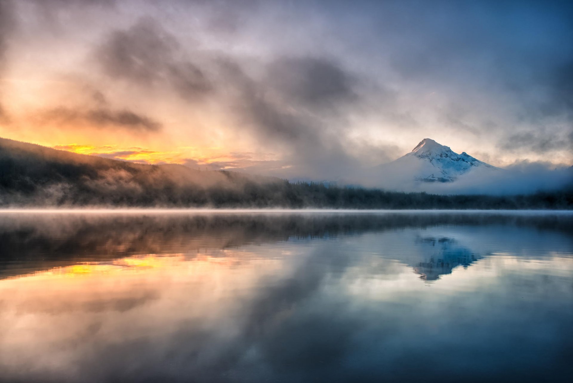 lago foresta montagna foschia nebbia