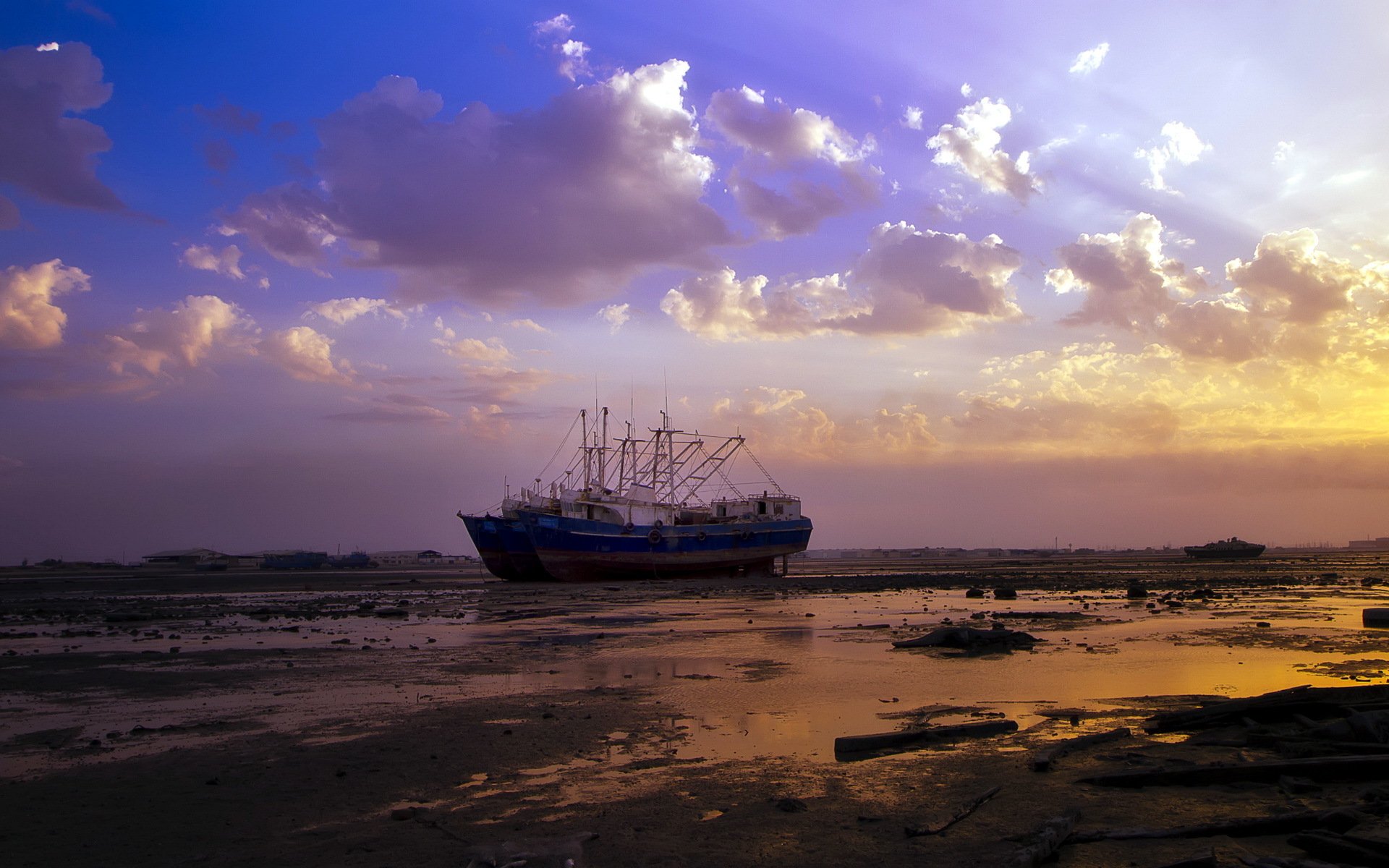 puesta de sol barco varado