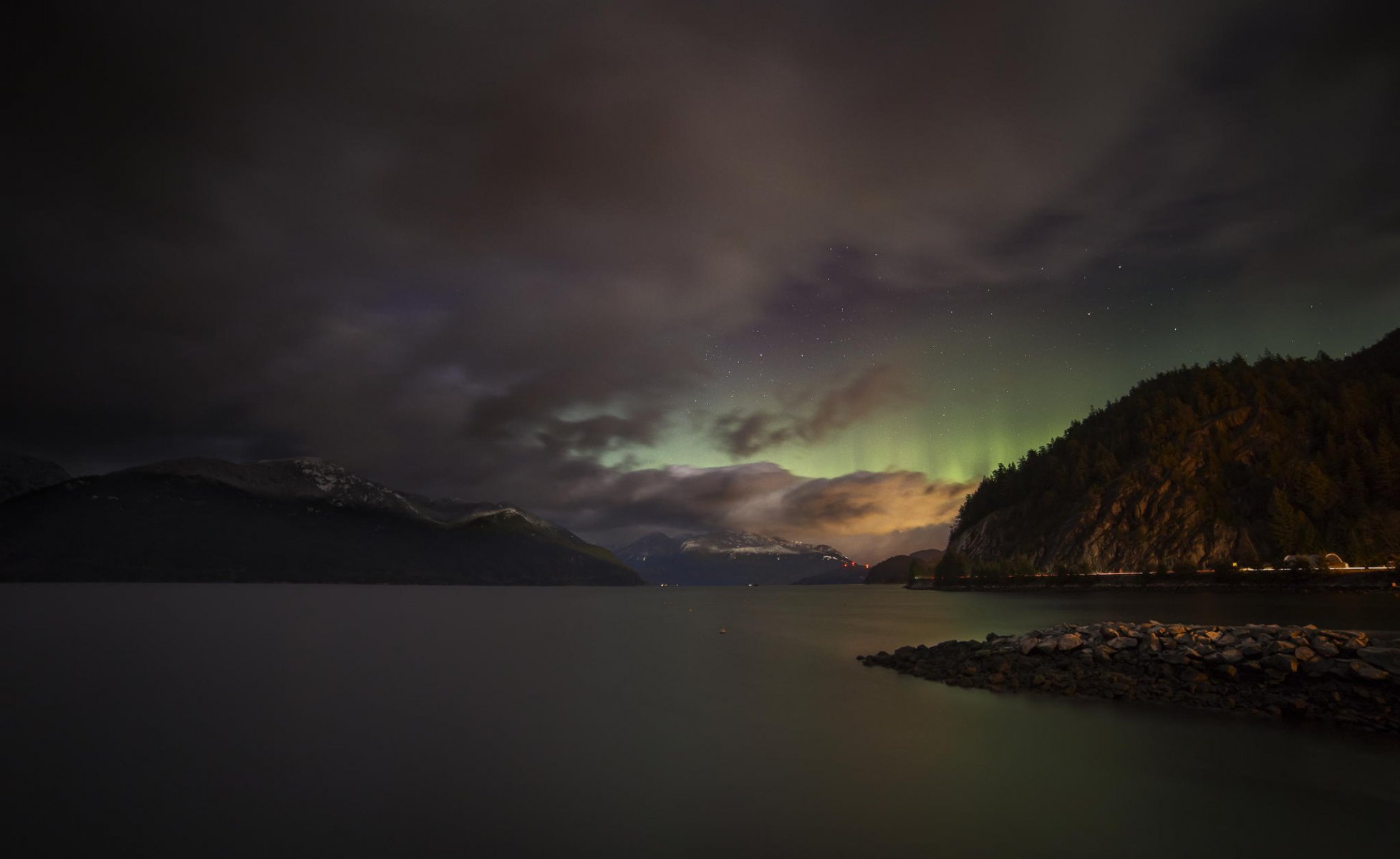 northern lights night sky star mountain lake river