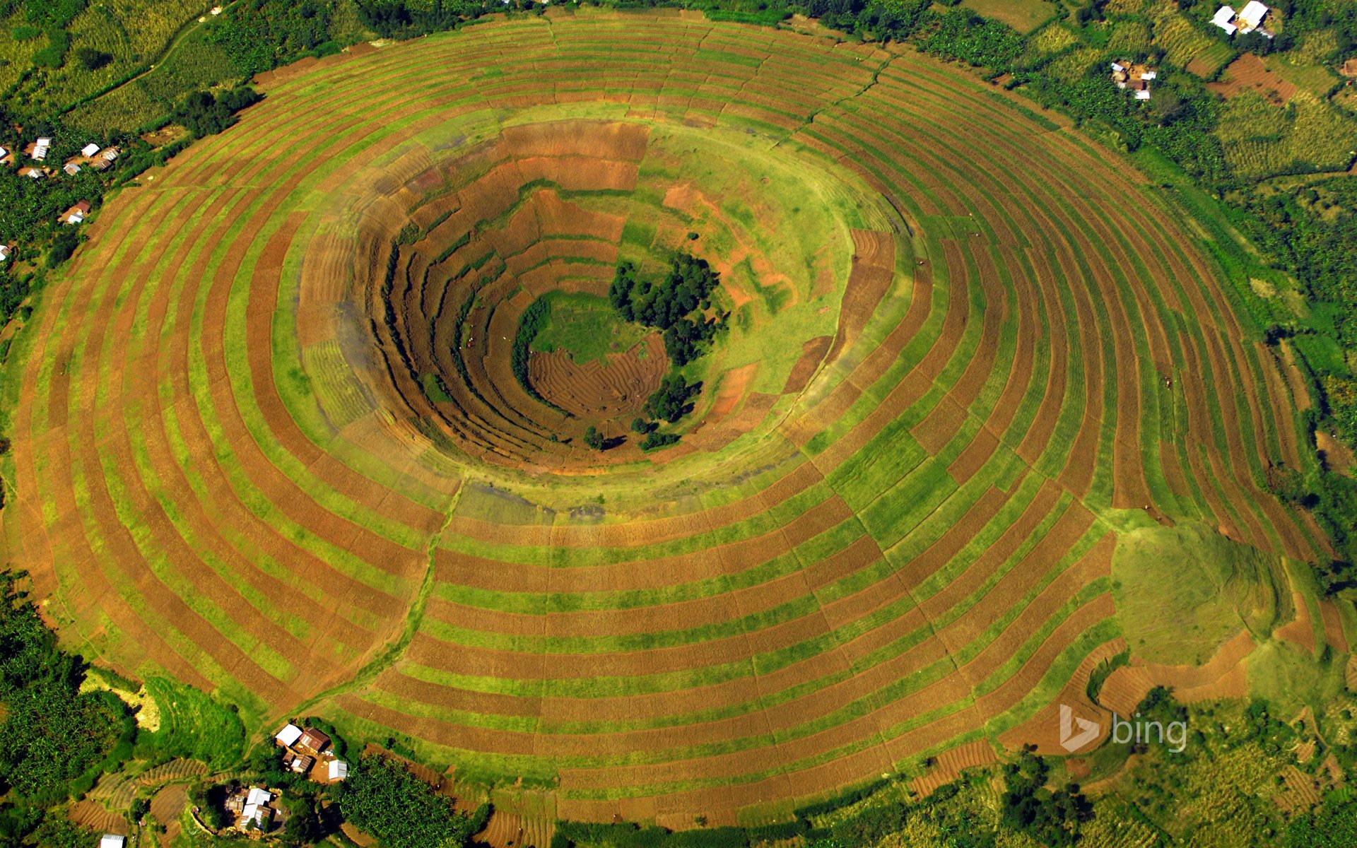 kisoro uganda volcán terrazas campos cráter casas