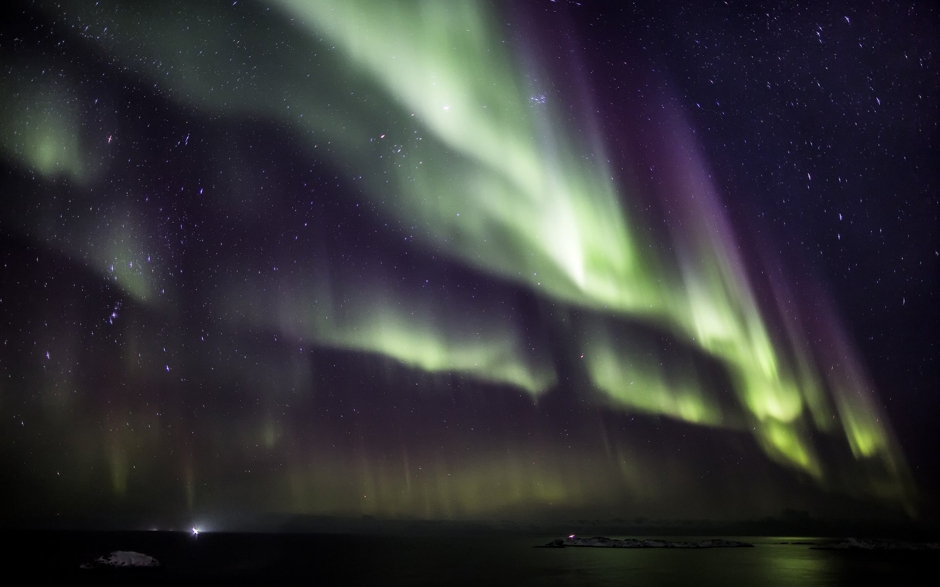 resplandor aurora boreal noche agua nieve estrellas